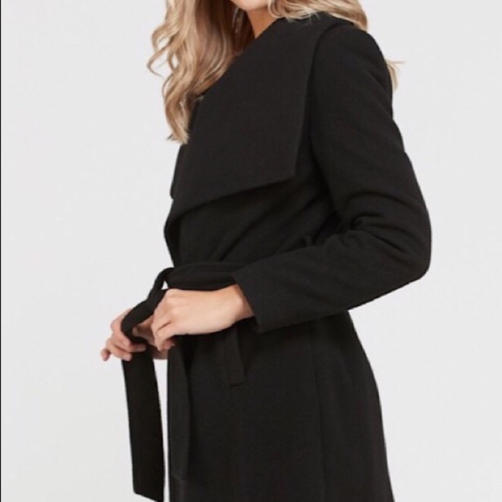 🆕 Gorgeous Black Wrap Coat 💕